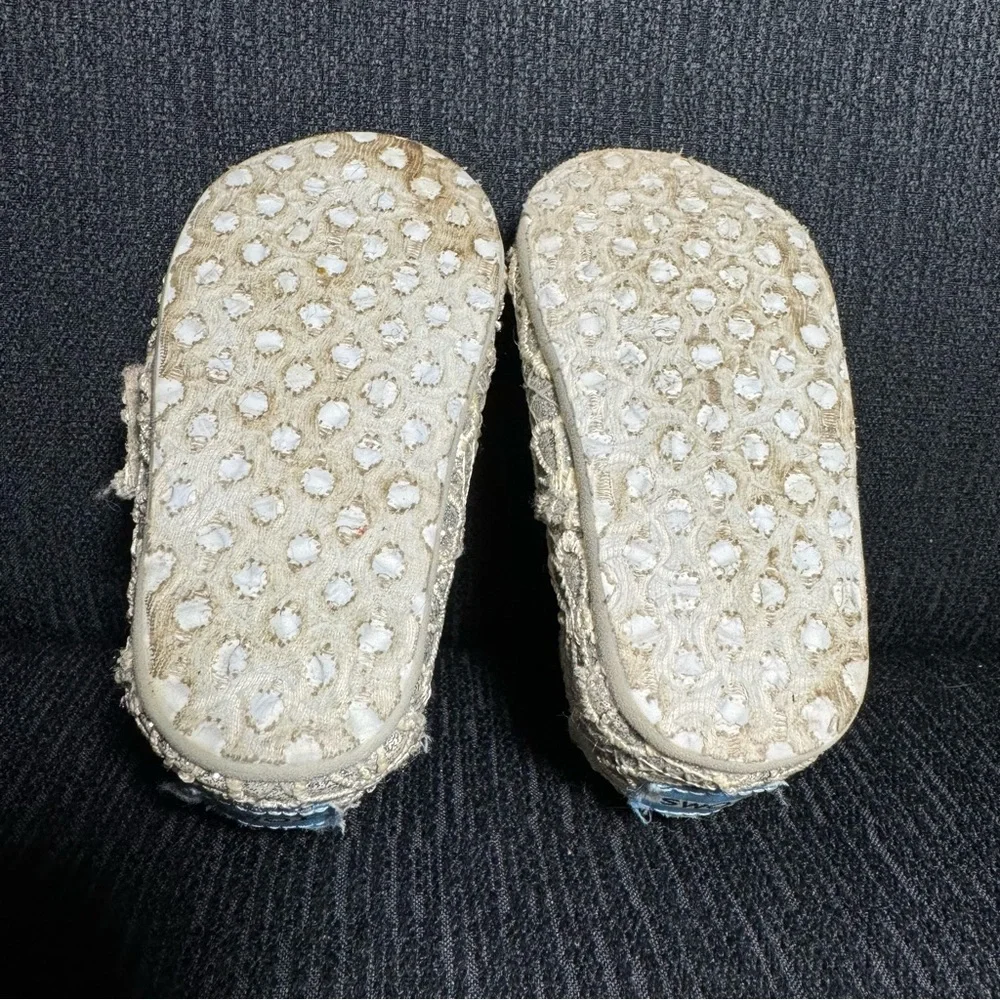 Cute, Sparkly Toms, Silver Glitter with‎ Lace overlay, T4 Toddler Size, EUC
